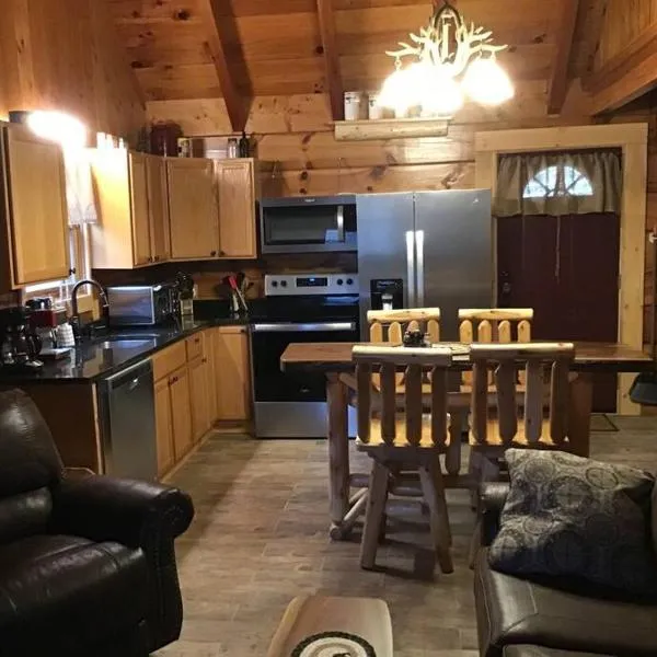 Dollywood! Brand new Dancing Bear 3-Bear Tracks, hotel en Pigeon Forge