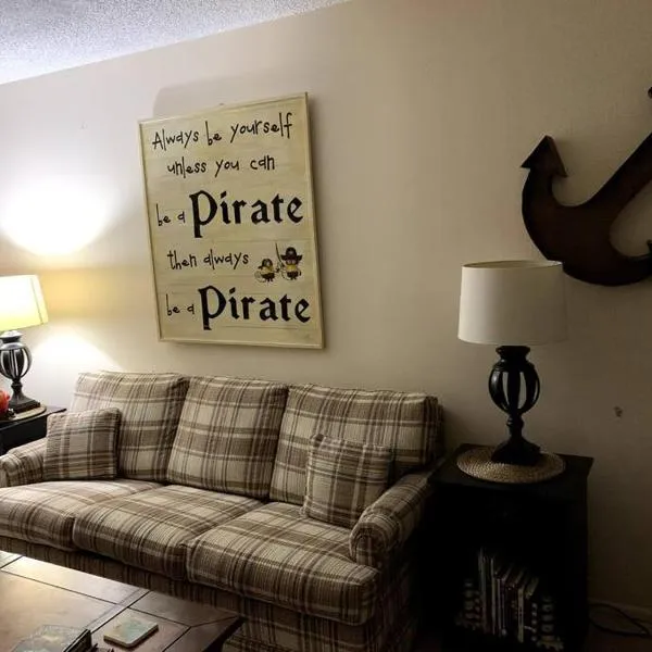 Professor Rousseau's Pirates Lair, hotel v destinaci Crystal River