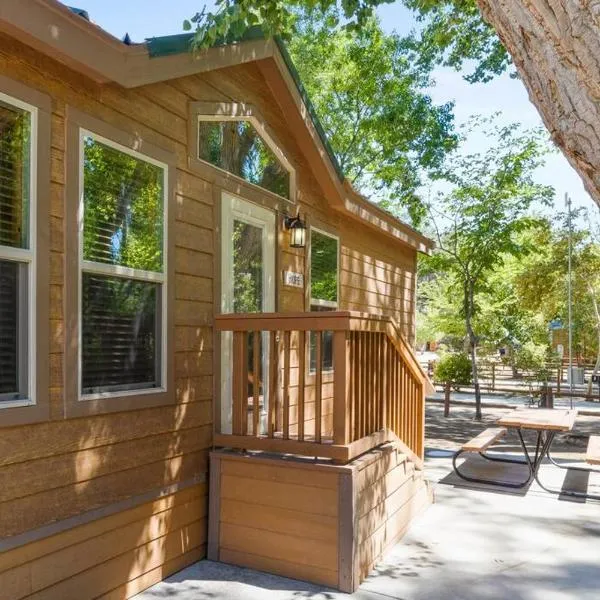 Adorable little cabin #26, hotel in Kernville