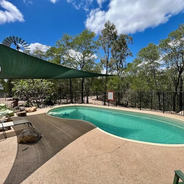 Sapphire Caravan & Cabin Park, hotel di Rubyvale