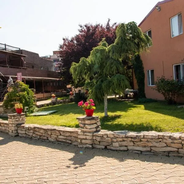 Club de Vacanta Corabia Piratilor-Mamaia Nord, hotel v destinaci Mamaia Nord – Năvodari