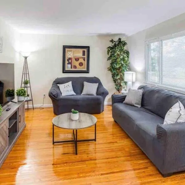 Amazing Ranch Mins away from Airprt/RIT/DWTN/UofR, hotel in Rochester