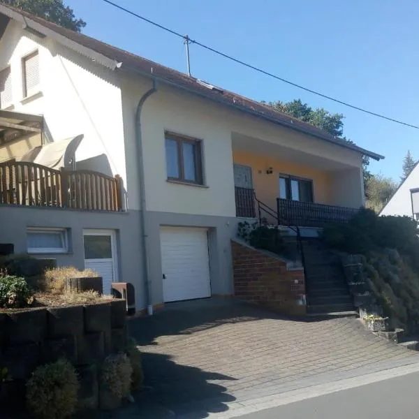 Ferienwohnung-Michelle, hotel v destinaci Waldrach