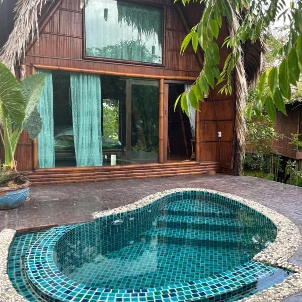 Villa Baan Pak Pra, hotel in Ban Tha Samphao Nua