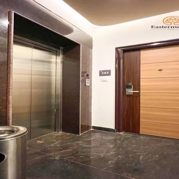 Easternwoods Hotels, hotel in Bengaluru