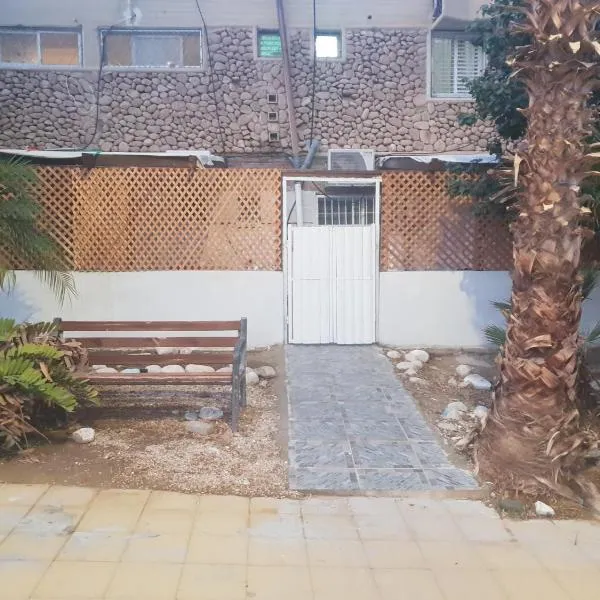 Nitra rooms, hótel í Neve Zohar