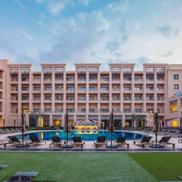Triumph Luxury Hotel, hôtel à Ḩulwān