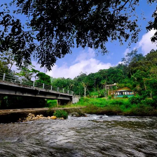 ACH RIVER RESORT, hotel a Ilukkumbura