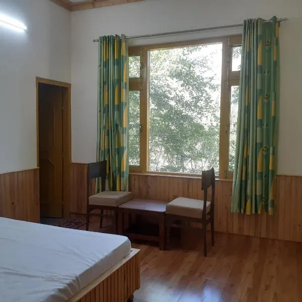 Gazing Moon Homestay, hotel en Shamshi