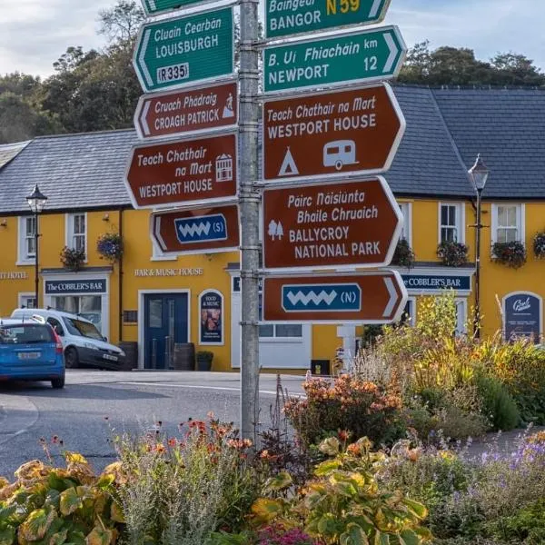 Town Centre Apartment, hotel in Westport