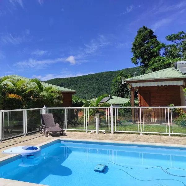 LE TRI HAUT DE BELLEVUE - Bungalow Colibri, hotel en Pointe-Noire