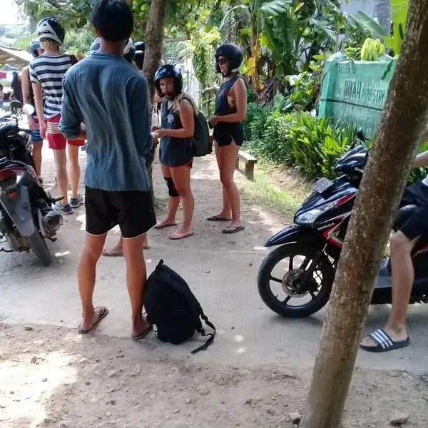 ํ๋ผ์ผ์ ์์นํ ํธํ
ADELYA HOMESTAY