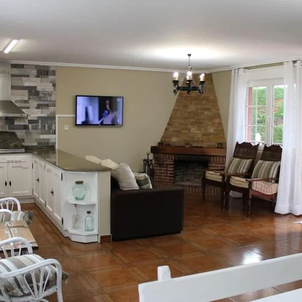 Casa en Castanedo: Casa El Solarón, hôtel à Castanedo