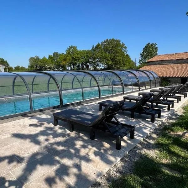 La Millière - Chambres d'hôtes - Piscine & campagne - Marie-Anne & Marie-Adélaïde, hotel in Aizenay