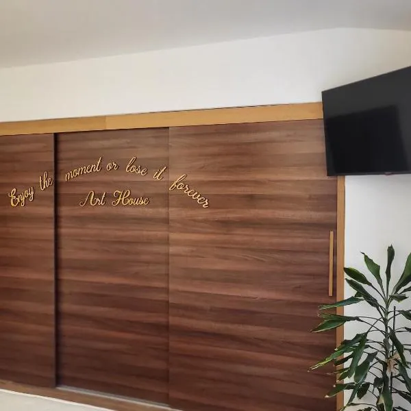 플로레슈티에 위치한 호텔 Art House