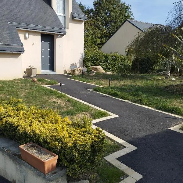 Le jardin aux oiseaux, hotel in Caulnes