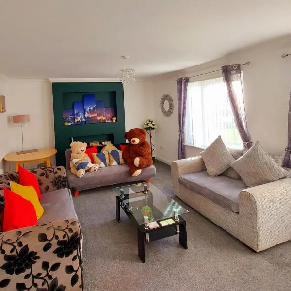 Teddy Bears' 3-bedroom Maisonette, hotell i Saltcoats