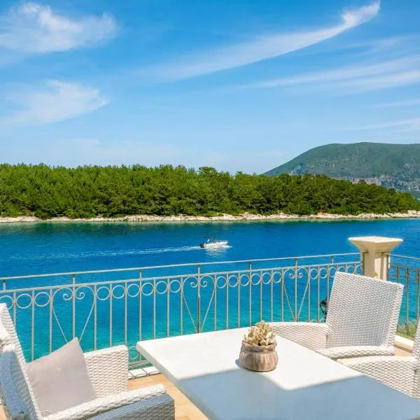 Captain's Quarters at Fiscardo Waterfront-feel the breeze, hotel v destinácii Fiskardho