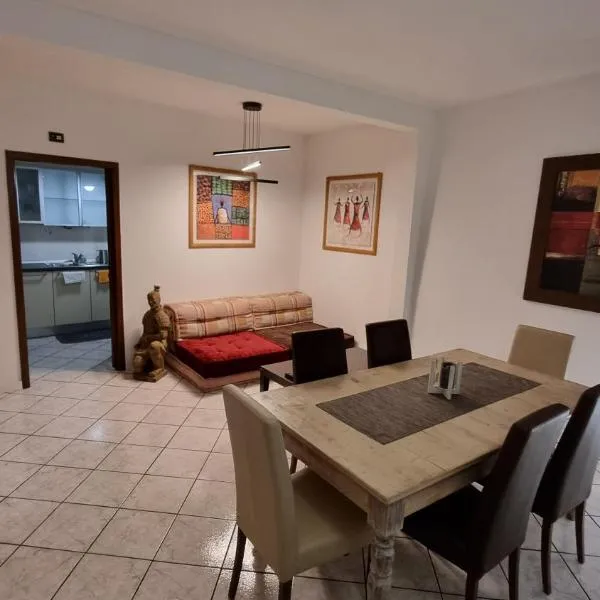 SWEET HOME, hotel v destinaci Azzano San Paolo