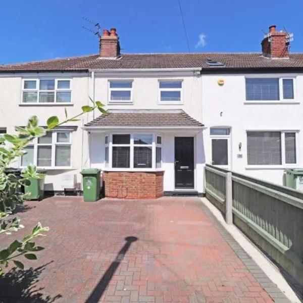 Cheerful 2 bedroom holiday home with parking、クリーソープスのホテル