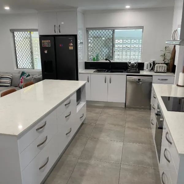 Cairns / Edge Hill Stylish Villa A、Edge Hillのホテル
