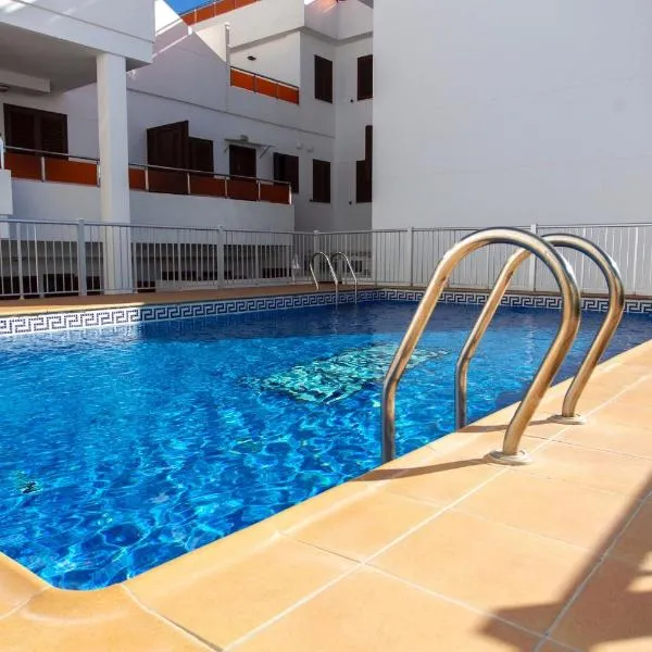 Apartamento a 50 metros de la playa, Luminoso y acogedor，奧利瓦的飯店