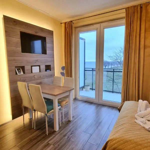Apartament "Złoty relaks" tuż przy plaży z balkonem z widokiem na Hel i hamakami, hotel in Puck