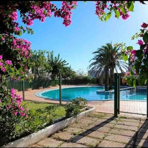 칼라 엔 블라네스에 위치한 호텔 sa caleta blava