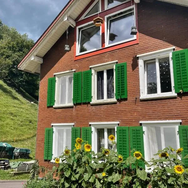 Private Room in an old Farmhouse near Vaduz，塞沃伦的飯店