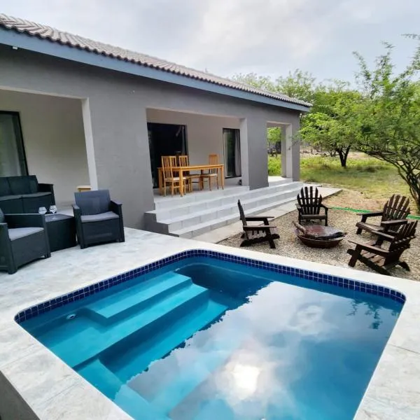 2 Bedroom Bush Villa close to the Kruger, hotel in Hectorspruit
