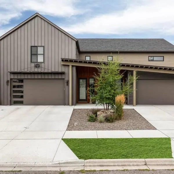 Luxury Townhome on the Park with Bridger Mtn Views, hotel a Bozeman