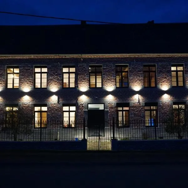 La Ferme Décroué, hotel u gradu 'Saint-Waast-la-Vallée'