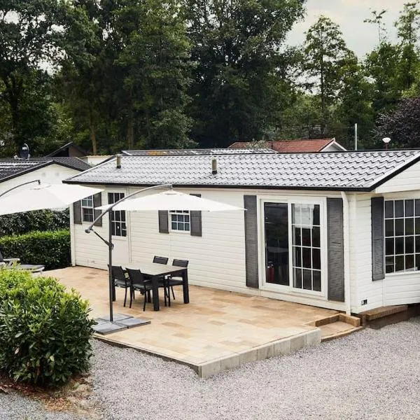 4 persons chalet Valkenbosch situated in the forested area, hótel í Oisterwijk