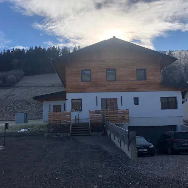 Ferienwohnung Jenny, hotel v destinaci Pruggern
