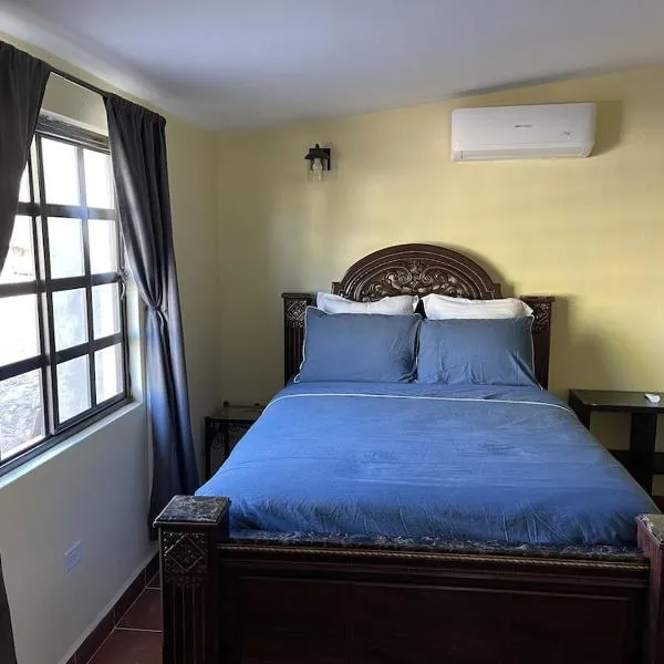 Casa arroyo at Bajazul just steps of waterfront and downtown, hotel in Loreto