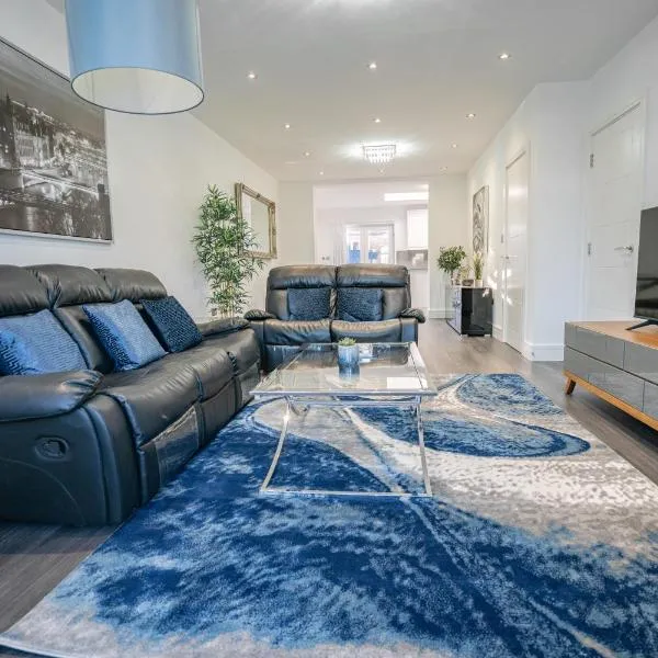Newly Refurbished Modern 4 Bed Detached House !, hotel v destinaci Oxford