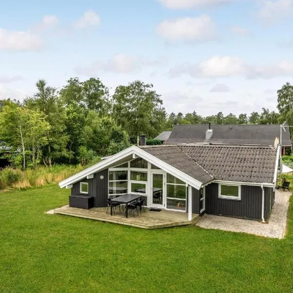 Awesome Home In Hadsund With Sauna, hotel en Nørre Hurup