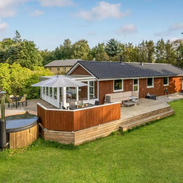 3 Bedroom Lovely Home In Havndal, hotel v destinaci Havndal