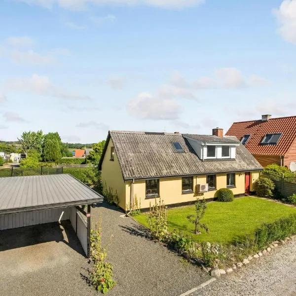 2 Bedroom Amazing Home In Ørum Djurs, hotelli kohteessa Ramten