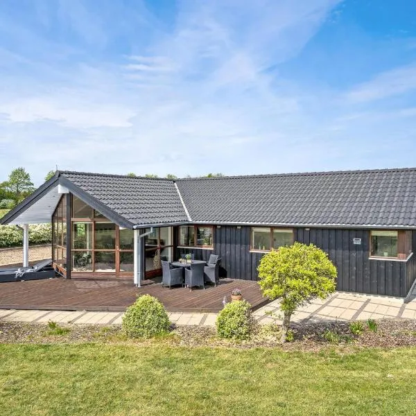 3 Bedroom Stunning Home In Ejstrupholm, hotel v destinaci Ejstrup
