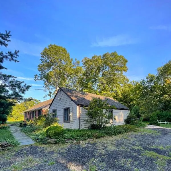 Cozy Ranch by the Trail & Sleeping Giant, hotel Hamdenben