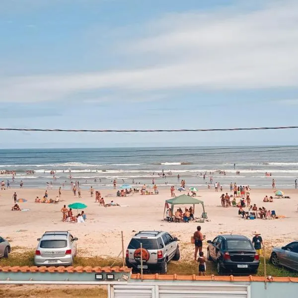 Maravilhosa casa pé na areia, hotell i Itanhaém