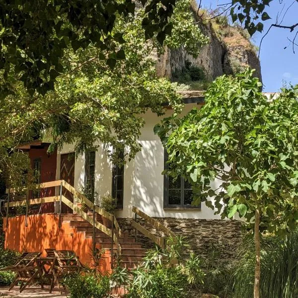 La Molina - casas independientes en naturaleza excepcional, hotell Setenil de las Bodegases