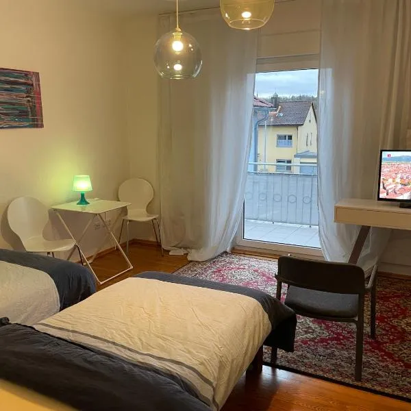 Altstadt Nähe 7 Min Fußweg über Alte Mainbrücke zu Pension mit Balkon & Garten, ideal for long stay, relocation, hotel a Ochsenfurt