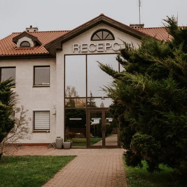 Hotel Garden, hotel a Oleśnica