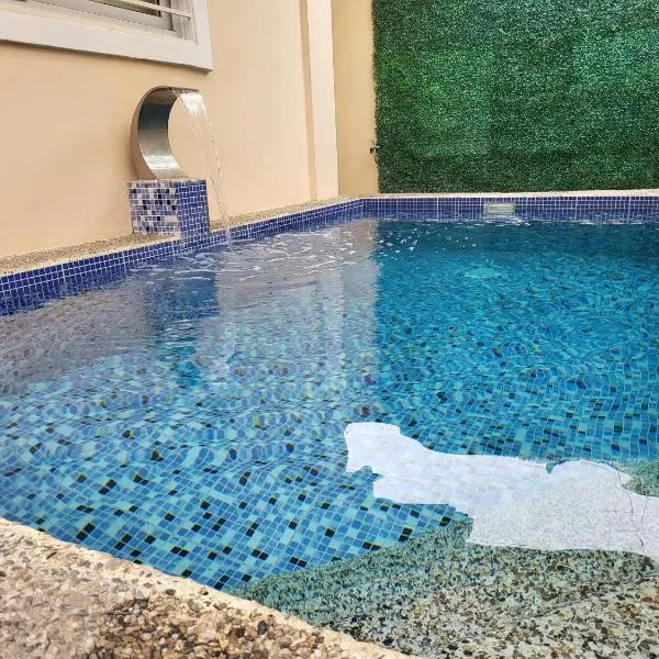 Luxury 3BR Villa w Plunge Pool near SM Batangas City- Instagram-Worthy!, hotel in Ibaan