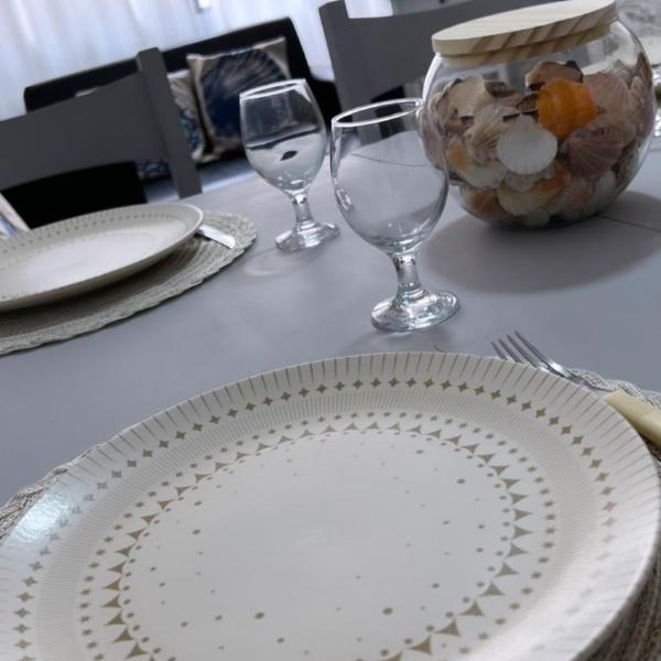 Apê Charmoso Ed Carpentier a 200m da Enseada 2 Quartos, Cozinha Americana e Conforto para 6 Pessoas - Foto 5