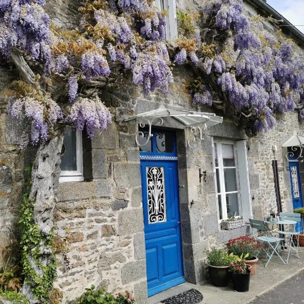 ‘Les Portes Bleues’ Chambres d’hôtes、Langourlaのホテル