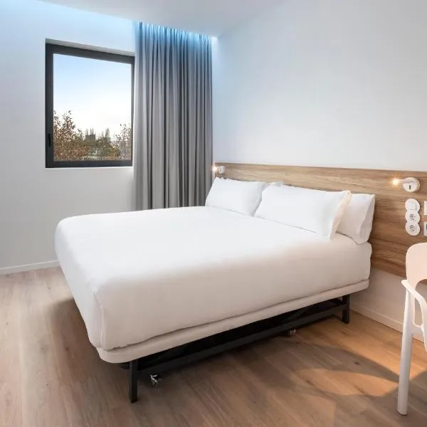 B&B HOTEL Lisboa Oeiras, hotel di Oeiras