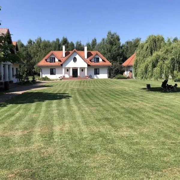 Dom Nasutów, hotel v destinaci Niemce